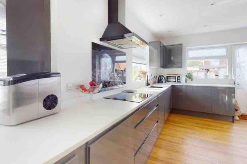 Love Lancing By The Sea With Optional Large Hot Tub Sleeps Up To 8 & Free Parking Exterior foto