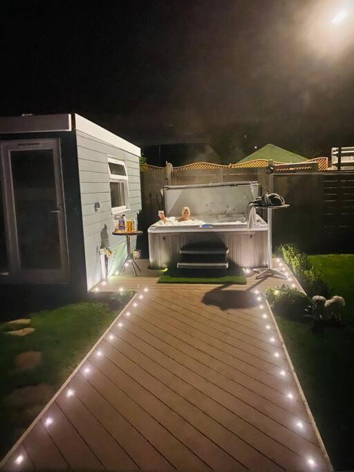 Love Lancing By The Sea With Optional Large Hot Tub Sleeps Up To 8 & Free Parking Exterior foto