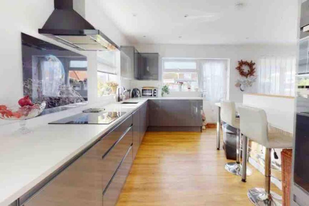 Love Lancing By The Sea With Optional Large Hot Tub Sleeps Up To 8 & Free Parking Exterior foto