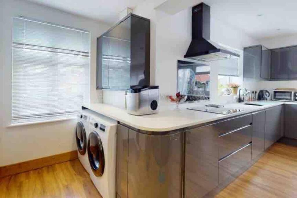 Love Lancing By The Sea With Optional Large Hot Tub Sleeps Up To 8 & Free Parking Exterior foto