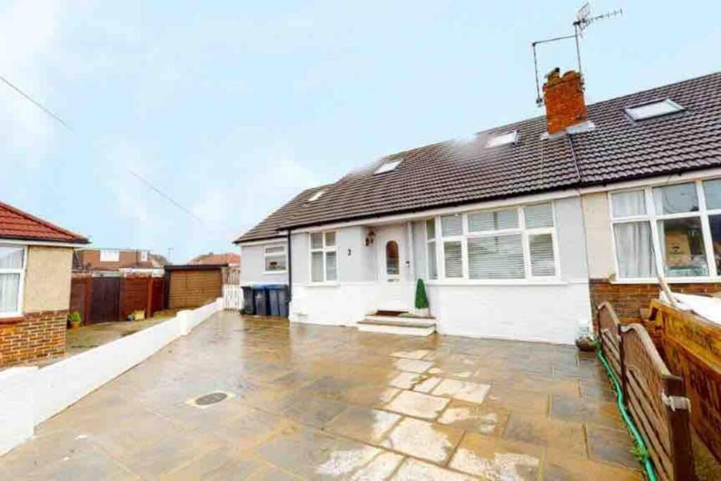 Love Lancing By The Sea With Optional Large Hot Tub Sleeps Up To 8 & Free Parking Exterior foto