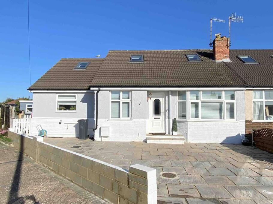Love Lancing By The Sea With Optional Large Hot Tub Sleeps Up To 8 & Free Parking Exterior foto